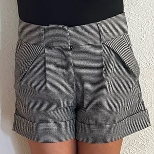Grey short size 10 Vero moda